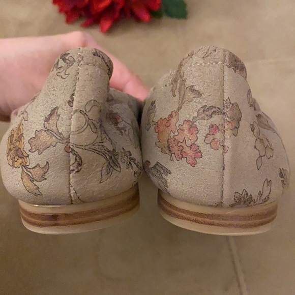 American Rag Flat Leather Floral Shoes - Picture 6 of 10